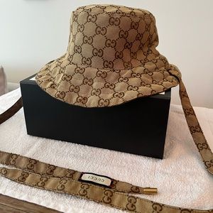 Gucci Women’s Bucket Hat *Reversible*